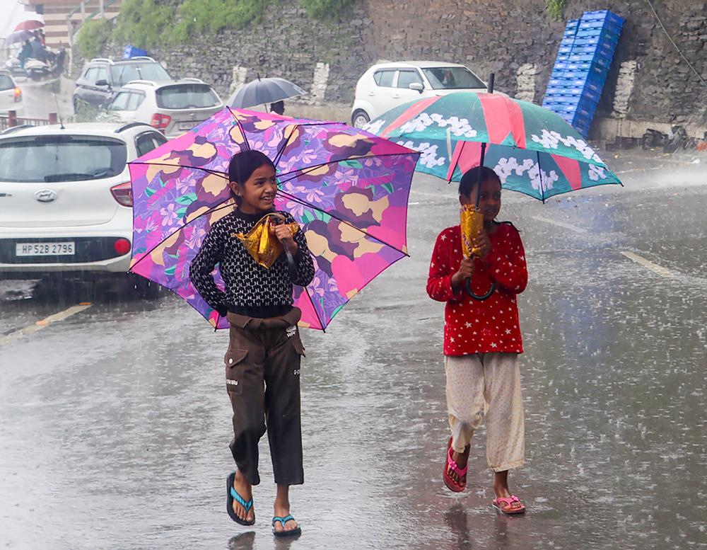 IMD warns of heavy to very heavy rain in four Himachal districts, issues public advisory