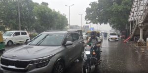 Fresh spell of rain brings down heat in Delhi; IMD issues yellow alert