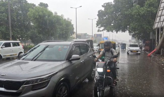 Fresh spell of rain brings down heat in Delhi; IMD issues yellow alert