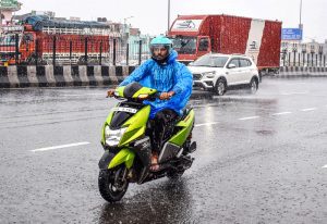 Delhi-NCR likely to witness multiple spells of rain today; cloudy skies to continue