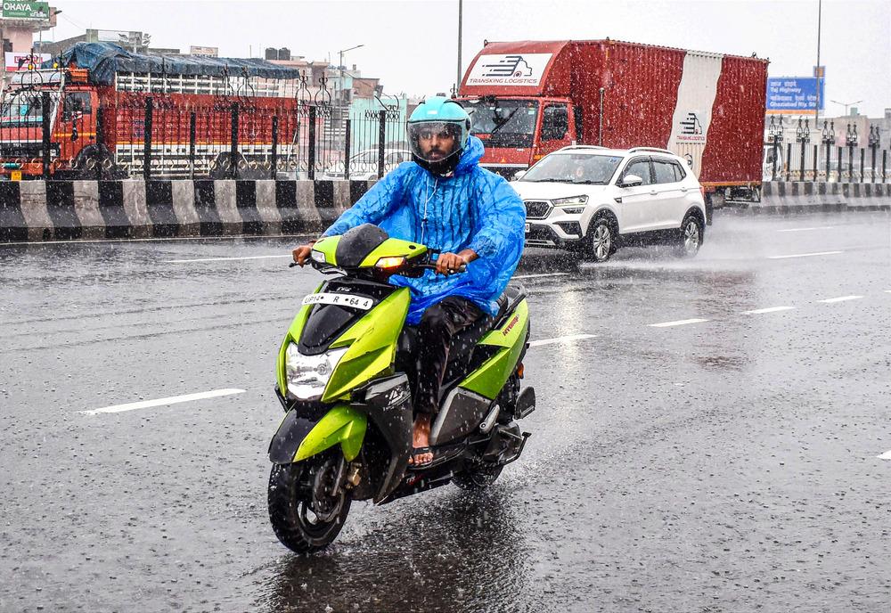 Delhi-NCR likely to witness multiple spells of rain today; cloudy skies to continue