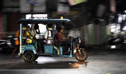 Government Directs Removal of Unauthorised E-Rickshaw Battery Apps from App Stores