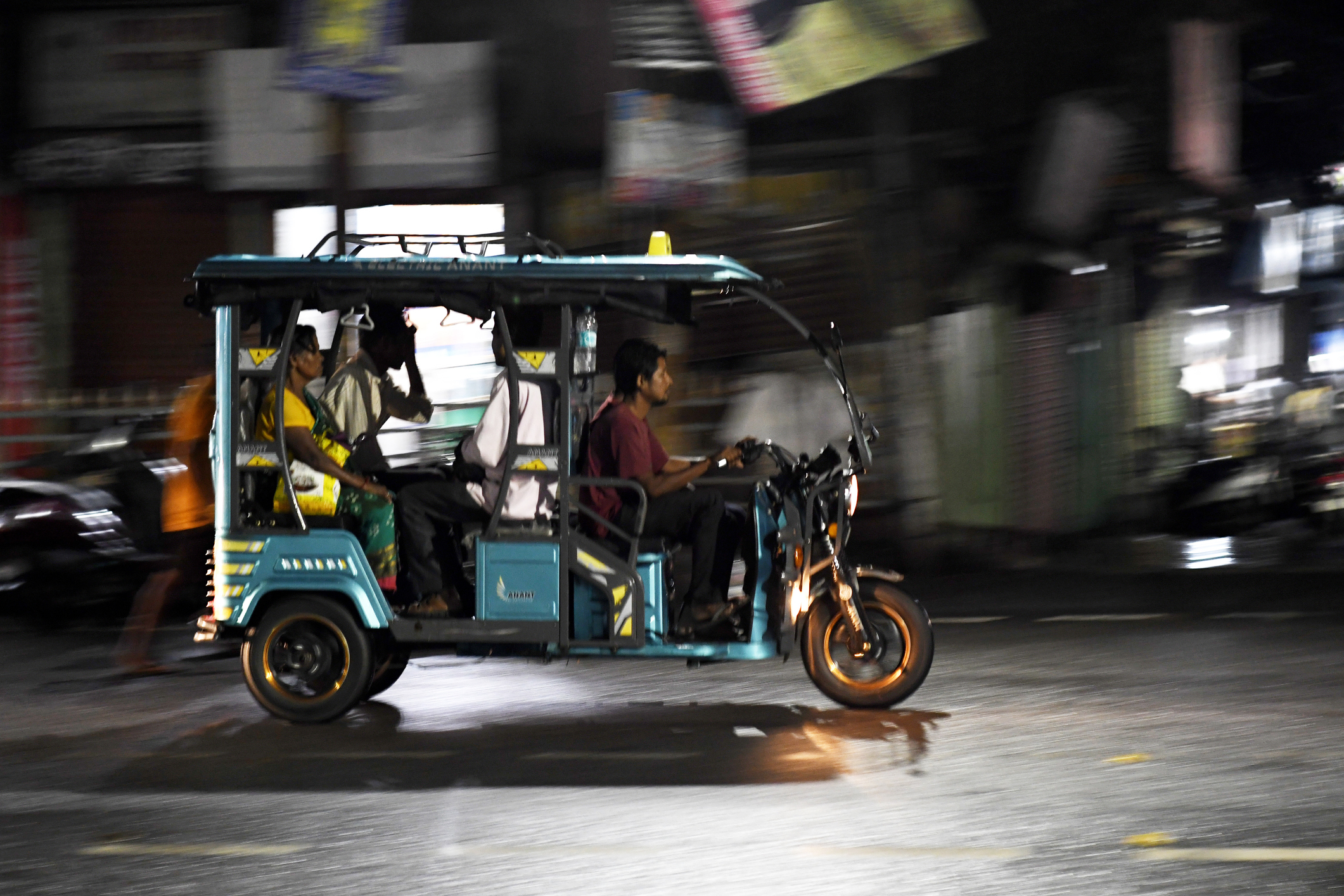 Government Directs Removal of Unauthorised E-Rickshaw Battery Apps from App Stores