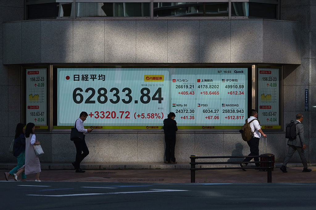 Global stocks ease despite upbeat Samsung forecast, yen languishes