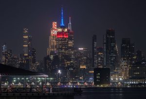 Russian daredevils unfurl banner atop New York's Empire State Building in proposal stunt