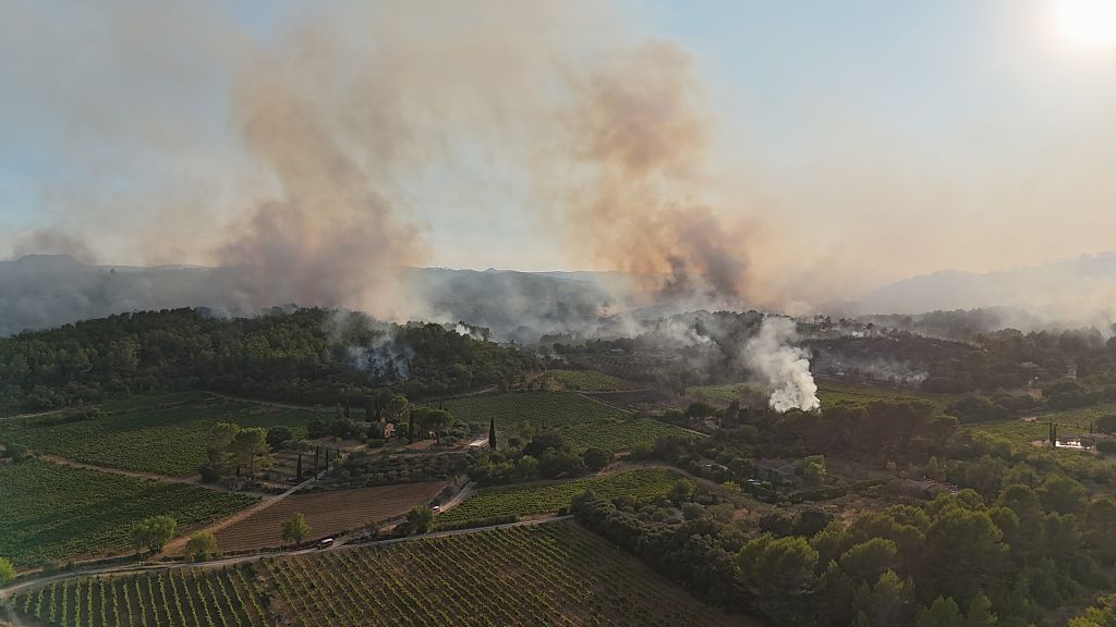 France wildfire forces thousands to flee as tinderbox conditions persist in warming Europe