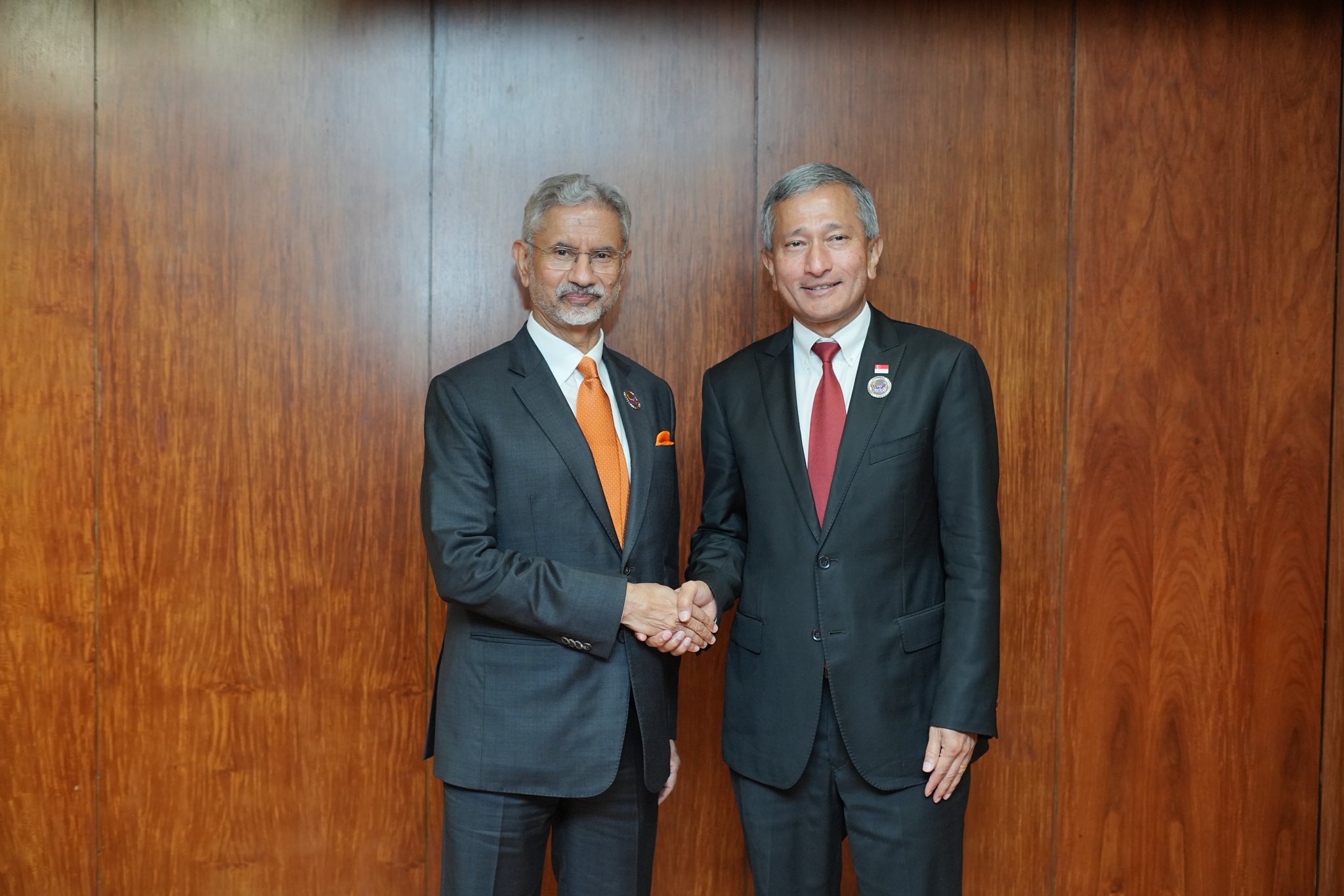 EAM Jaishankar meets Singapore FM in Manila, discusses regional and global developments