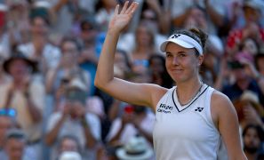 Linda Noskova survives Karolina Muchova fightback in all-Czech final to lift Wimbledon trophy