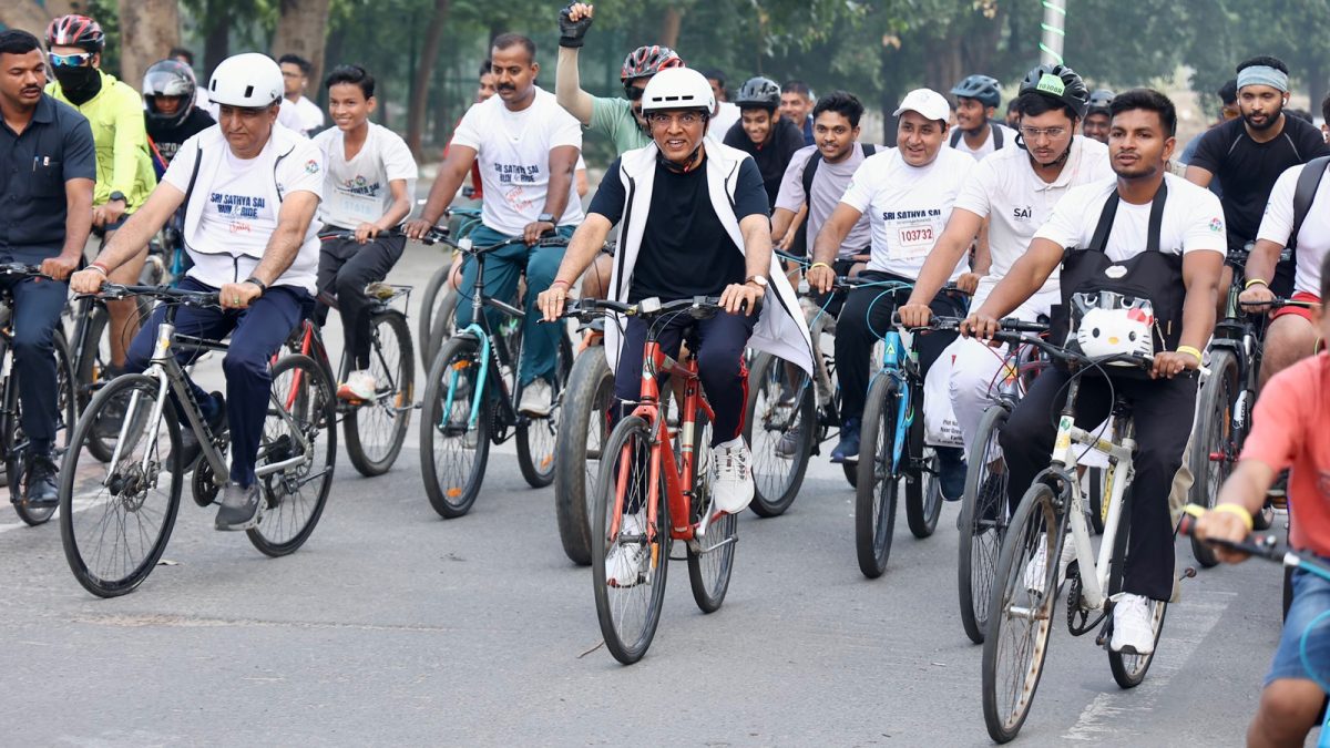 Mansukh Mandaviya leads nationwide 80th edition of Fit India Sundays on Cycle, calls for one hour of daily fitness