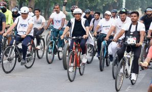Mansukh Mandaviya leads nationwide 80th edition of Fit India Sundays on Cycle, calls for one hour of daily fitness