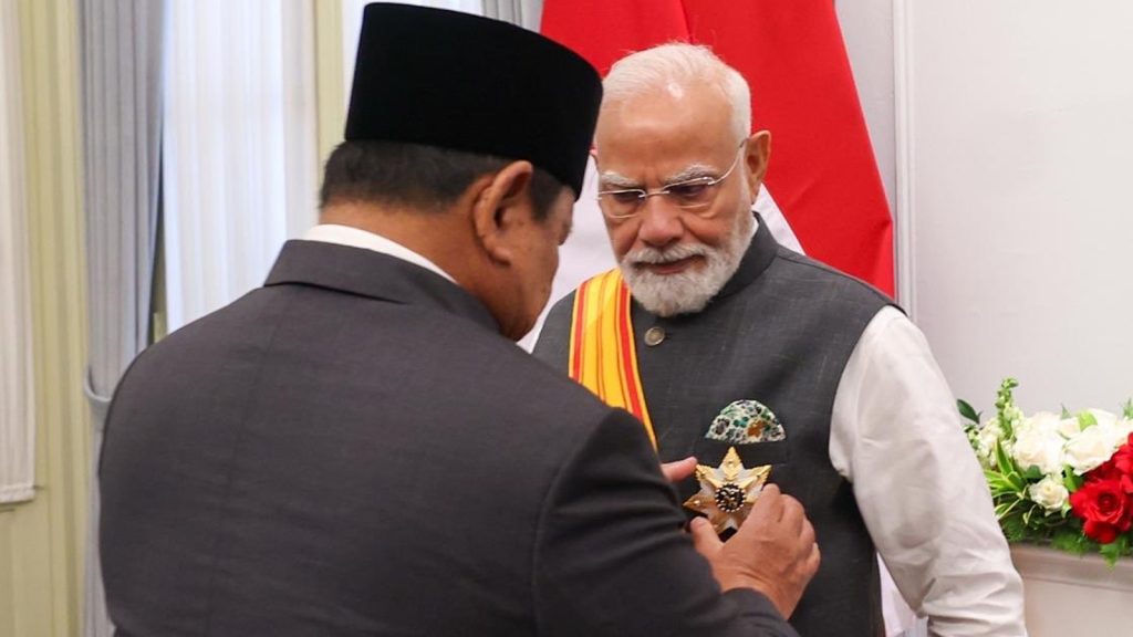 Modi-award-3