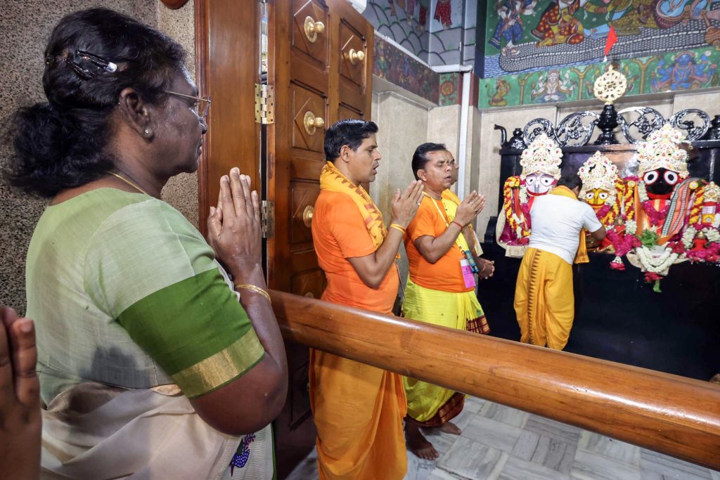 President Droupadi Murmu offers prayers at Delhi's Jagannath Temple