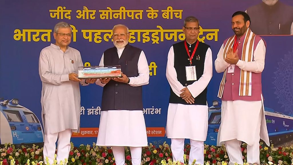 PM-Modi-hydrogen-train-3