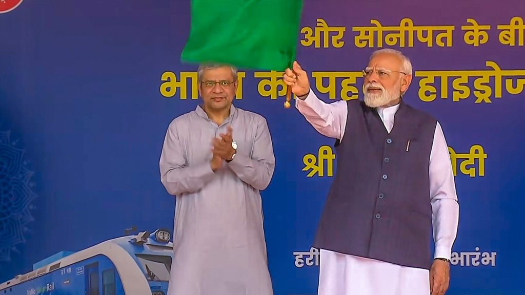 PM-Modi-hydrogen-train-7