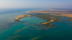 Iran war spreads to Red Sea and Caspian, Gulf quiet as US forgoes strikes