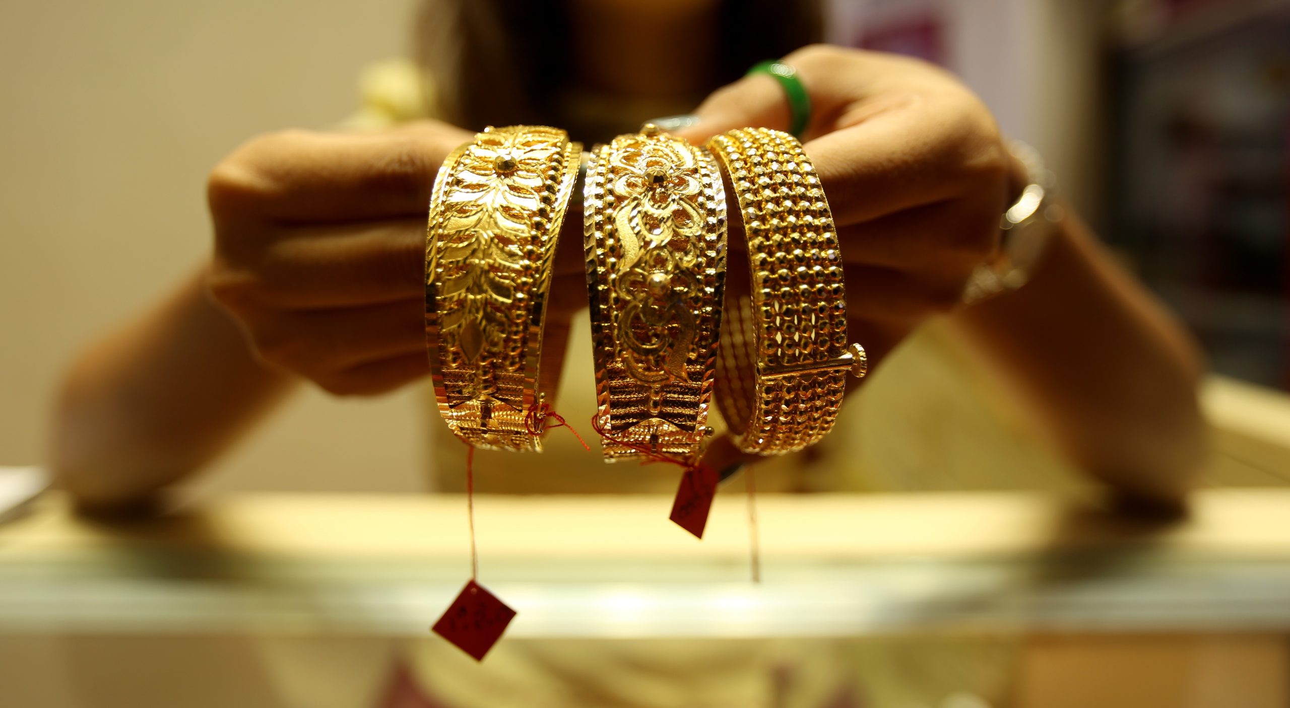 Gold rises Rs 264 to Rs 1.58 lakh/10g on weak US dollar