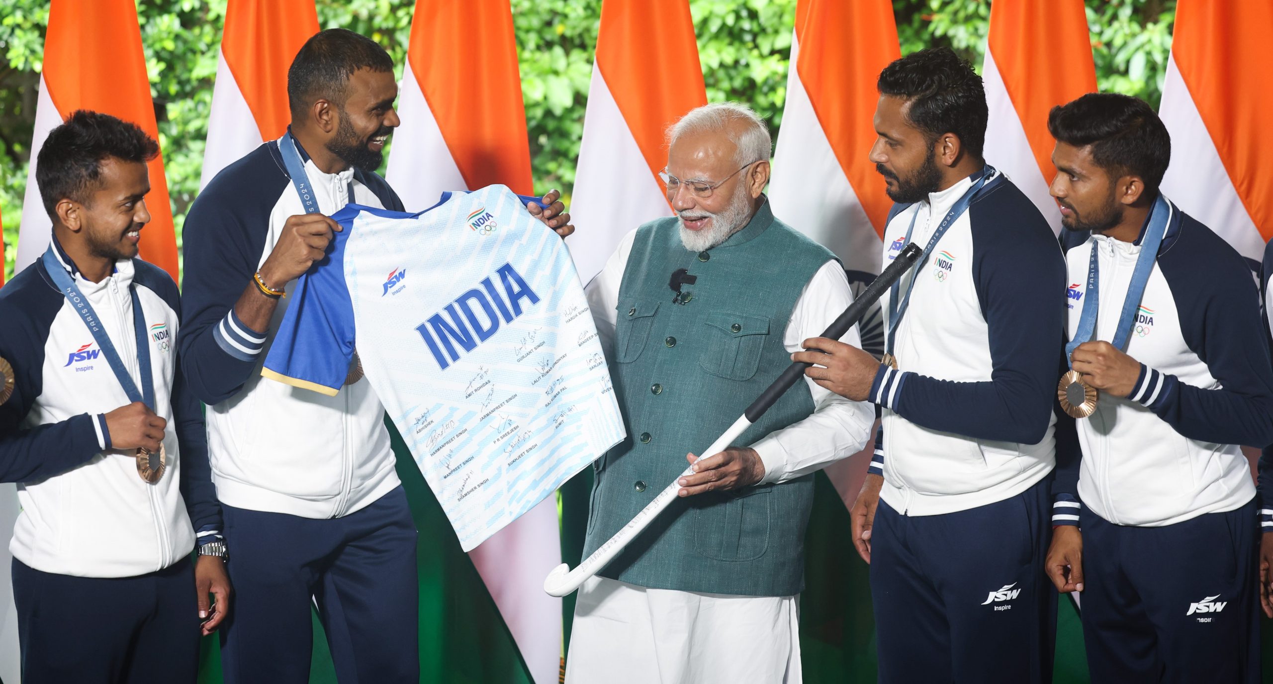whose-brilliance-inspires-generations-pm-modi-pays-tribute-to-major