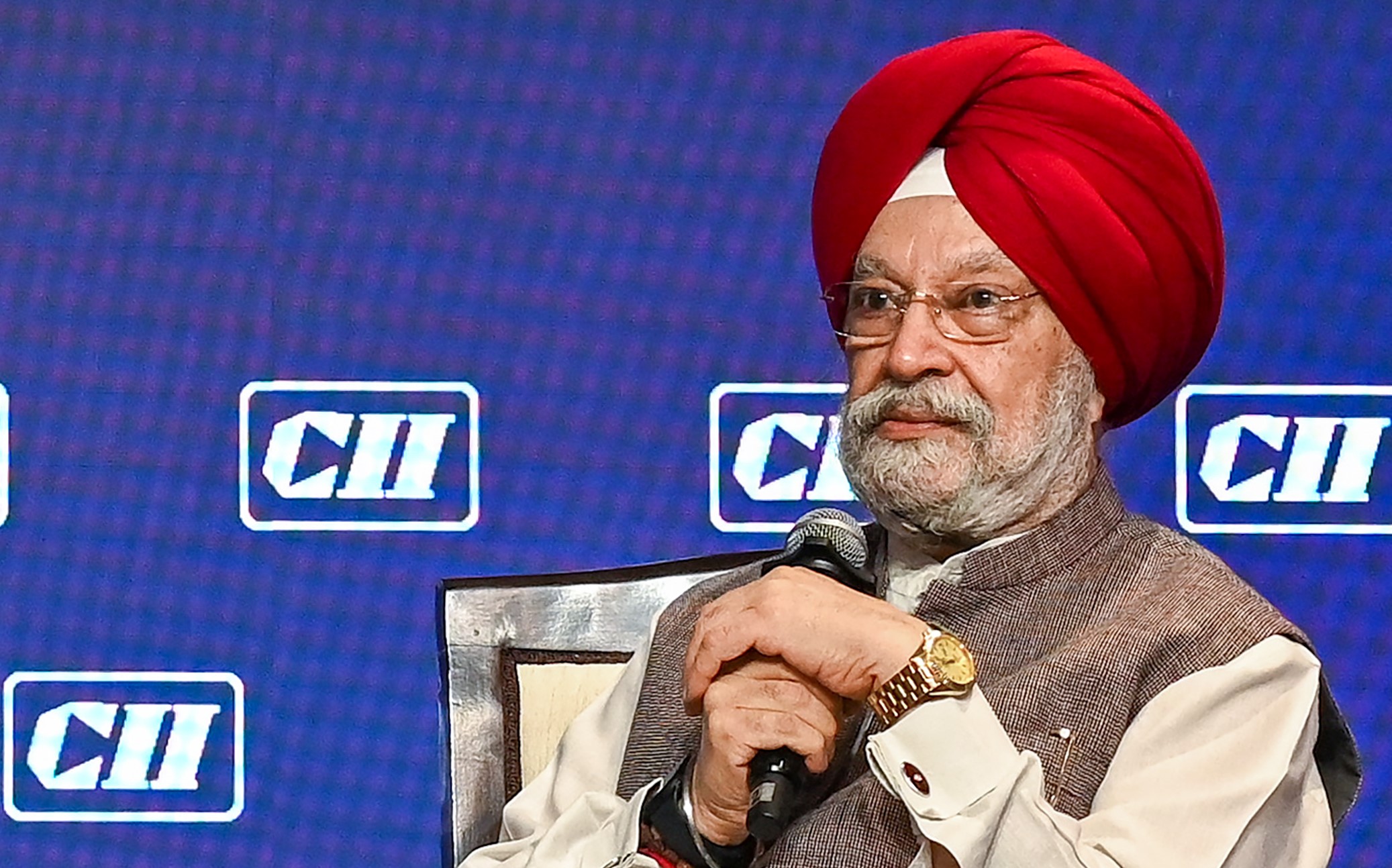 Hardeep Singh Puri Visits Mauritius; India, Mauritius Sign Oil and Gas Cooperation Pact