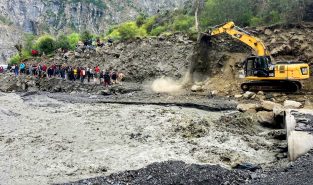 Himachal Pradesh: Flash floods disrupt road connectivity in Lahaul-Spiti's Mayar Valley, Chowkhang Naingar