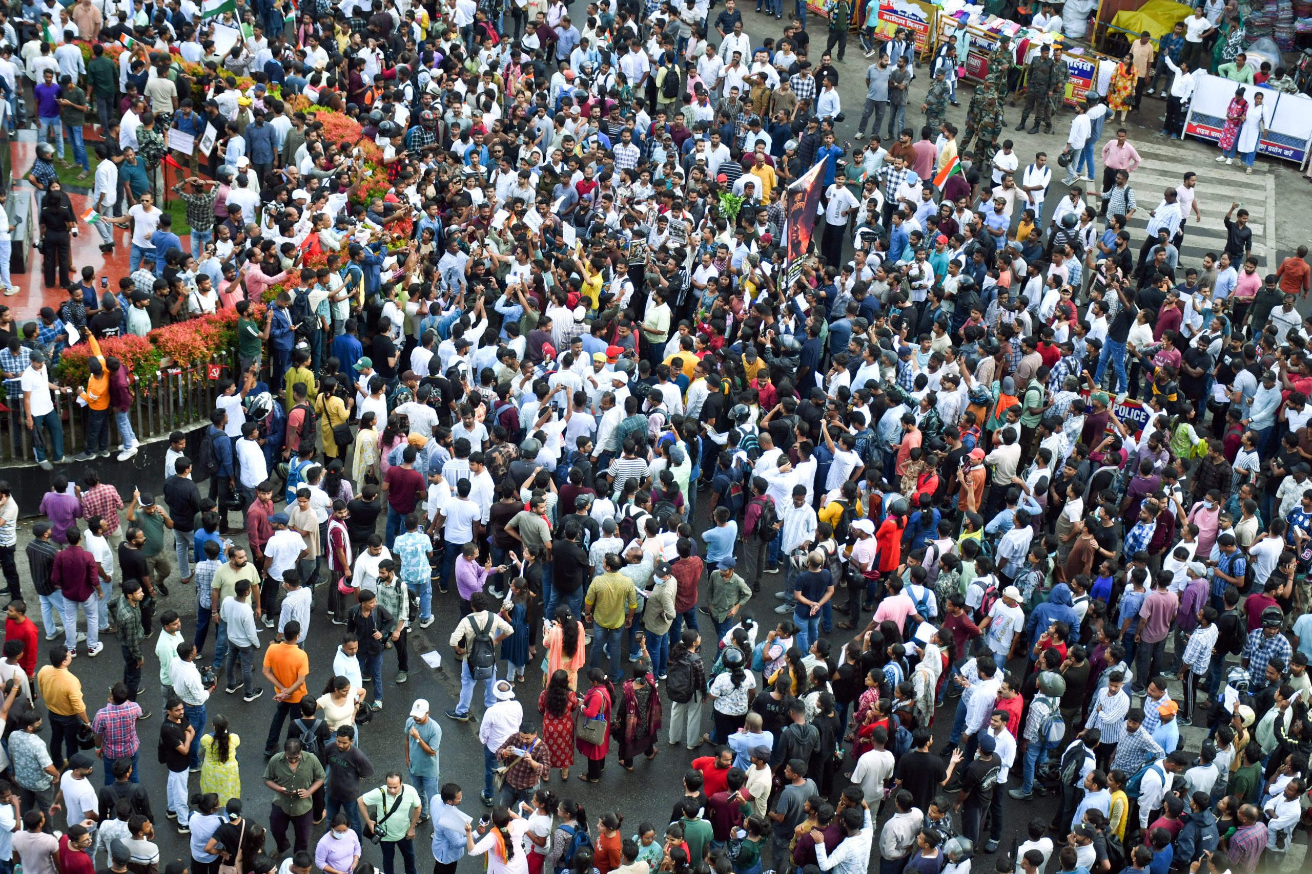 Student protesters march to Jharkhand Assembly, demand answers over exam irregularities - DD India