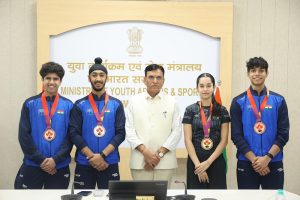 Sports Minister Mandaviya felicitates world junior champion Anahat Singh, India's medal-winning squash team