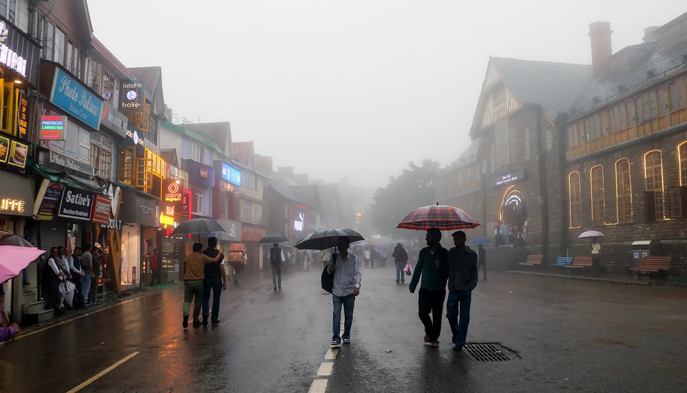 Himachal Pradesh : Schools closed in Kullu amid heavy rains; orange alert issued in three districts