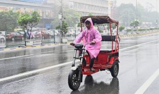 Delhi-NCR likely to receive heavy rain, thunderstorms on Monday