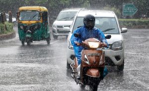 Delhi-NCR likely to witness cloudy skies, rain spells on Wednesday