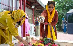 UP: Large number of devotees visit Nageshwarnath Temple in Ayodhya on the last Monday of Sawan