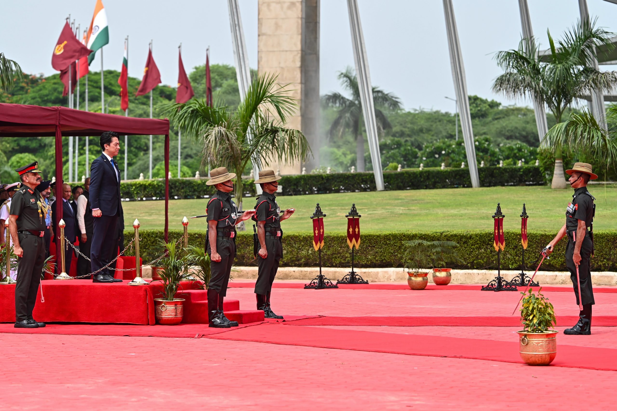 Japanese Defence Minister Shinjiro Koizumi Inspects Guard of Honour in Presence of Rajnath Singh