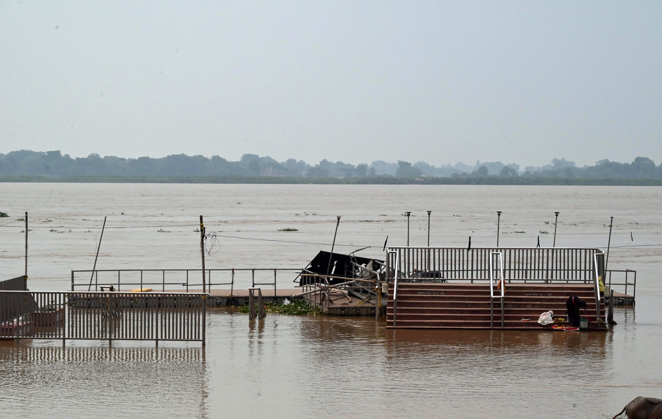Bihar: Rising Ganga triggers erosion in Danapur; administration steps up relief measures