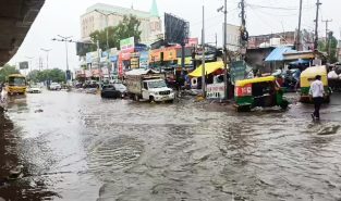 Heavy rain inundates Gurugram, slows traffic on key roads, expressway