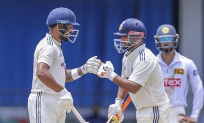 India reach 419/6 at lunch on day two