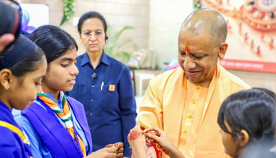 Adityanath advises schoolchildren to limit smartphone use