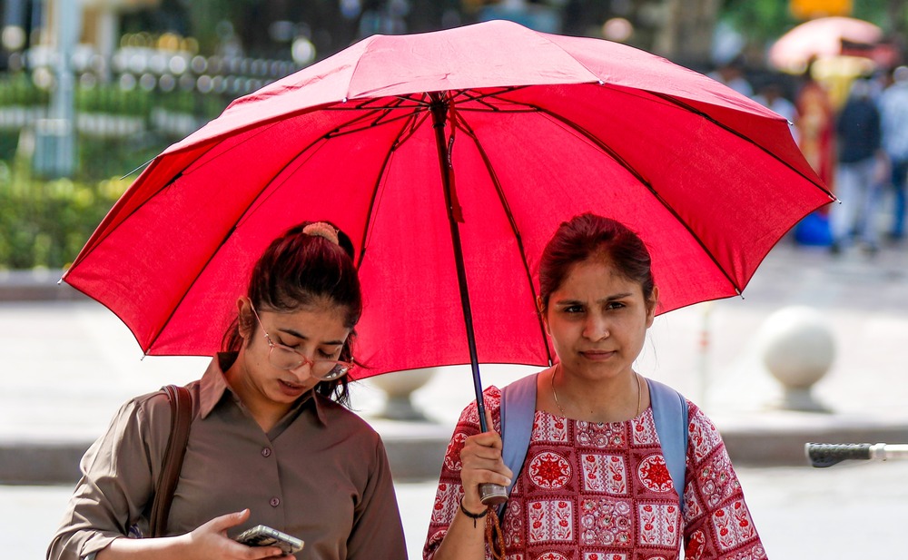 Delhi-NCR to remain hot with hazy sunshine; rain alert issued for 21 states