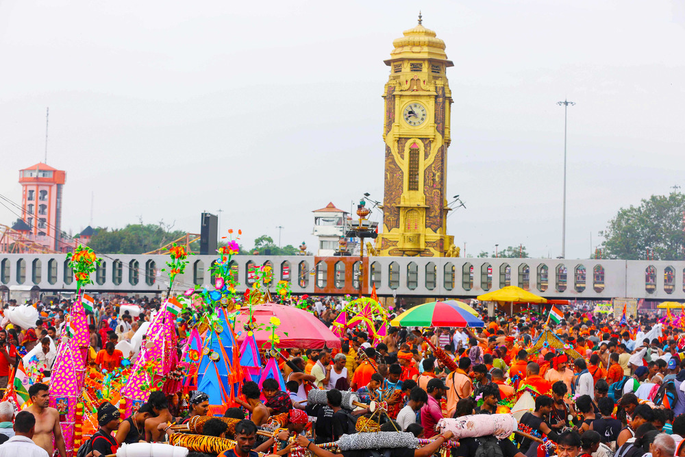Thousands throng Shiva temples across nation on first Monday of Sawan