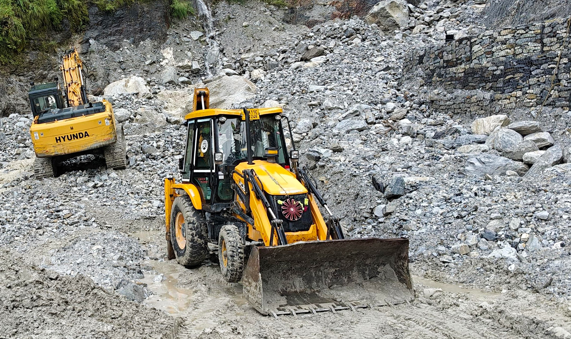 Debris Blocks Badrinath National Highway Near Helang in Chamoli; Restoration Underway