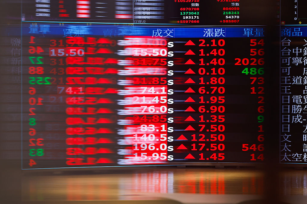 Asia stocks move higher on Wall Street lead, oil steady