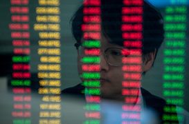 Asia stocks edge higher, oil up amid Gulf confusion