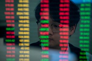 Asia stocks edge higher, oil up amid Gulf confusion