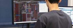 Asian shares pause for US jobs, oil extends gains on Middle East risk