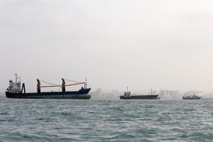 Hormuz shipping traffic capped amid competing claims from US and Iran