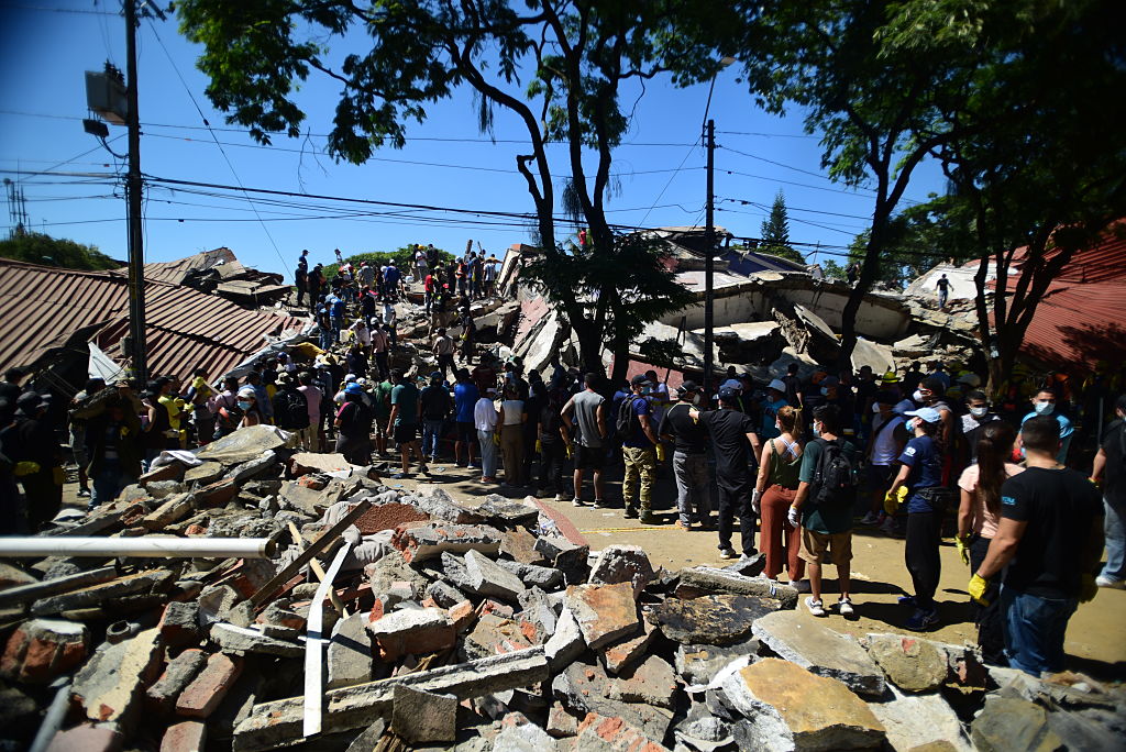 More than 100 killed after strongest quake this century hits western Colombia