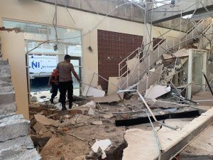 Twenty dead after Indonesia's magnitude-7.7 earthquake, rescuers say