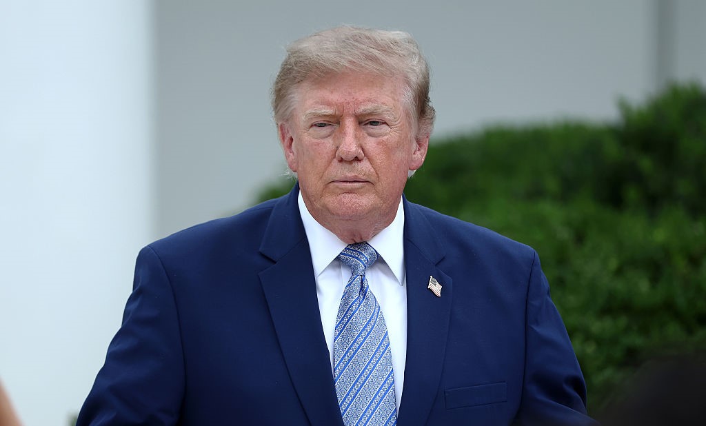 US threatens countries doing business with Iran, but holds off on penalties for now