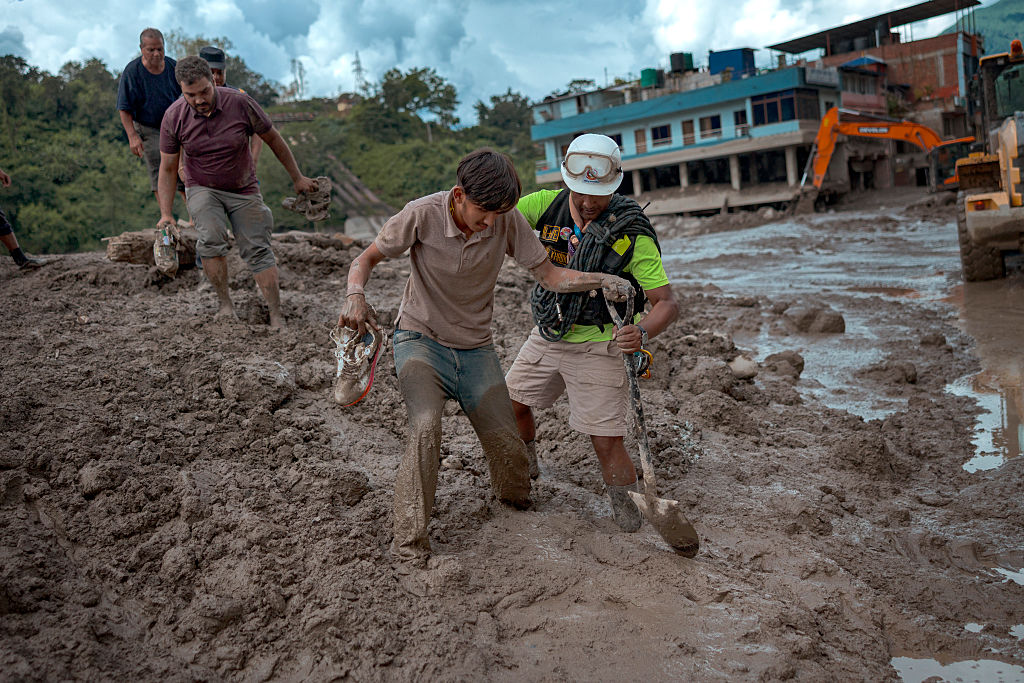 Death toll from Nepal-Tibet flash flood climbs to 469