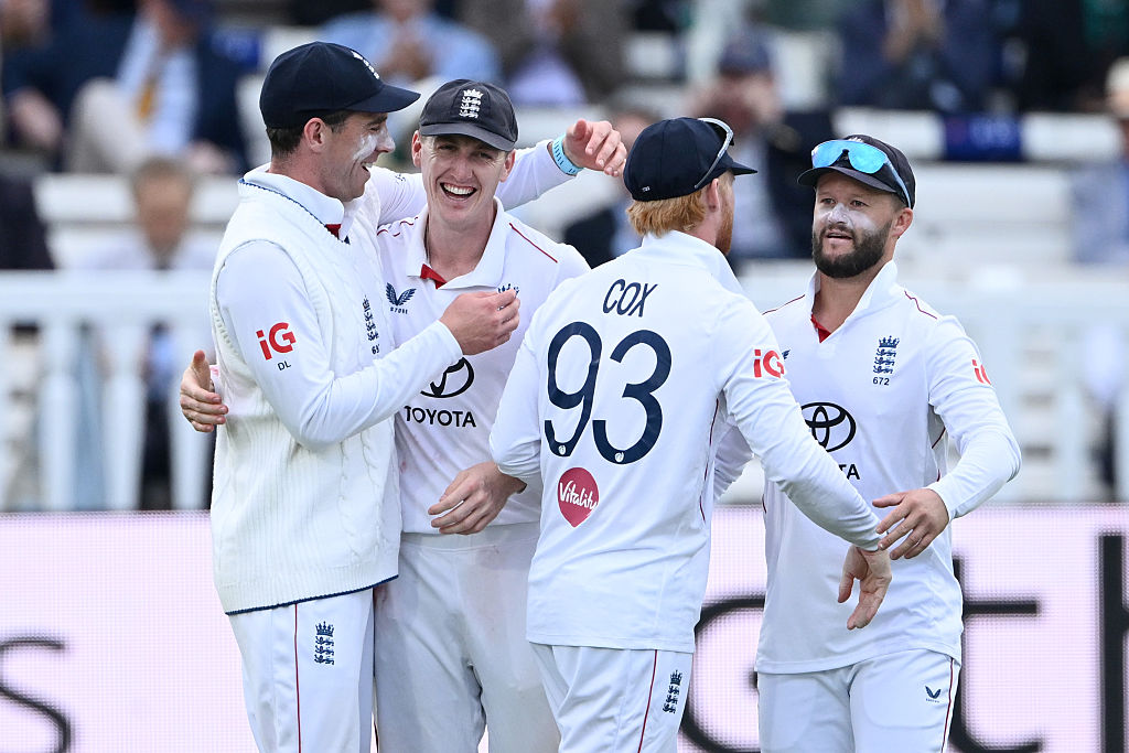 England trounce Pakistan by 194 runs to wrap up series