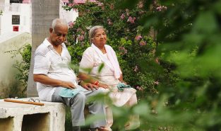 Study finds older adults face heat risks at lower temperatures