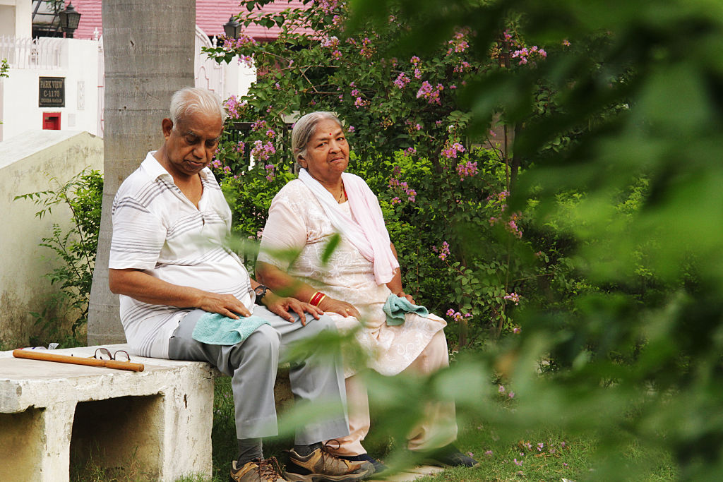 Study finds older adults face heat risks at lower temperatures