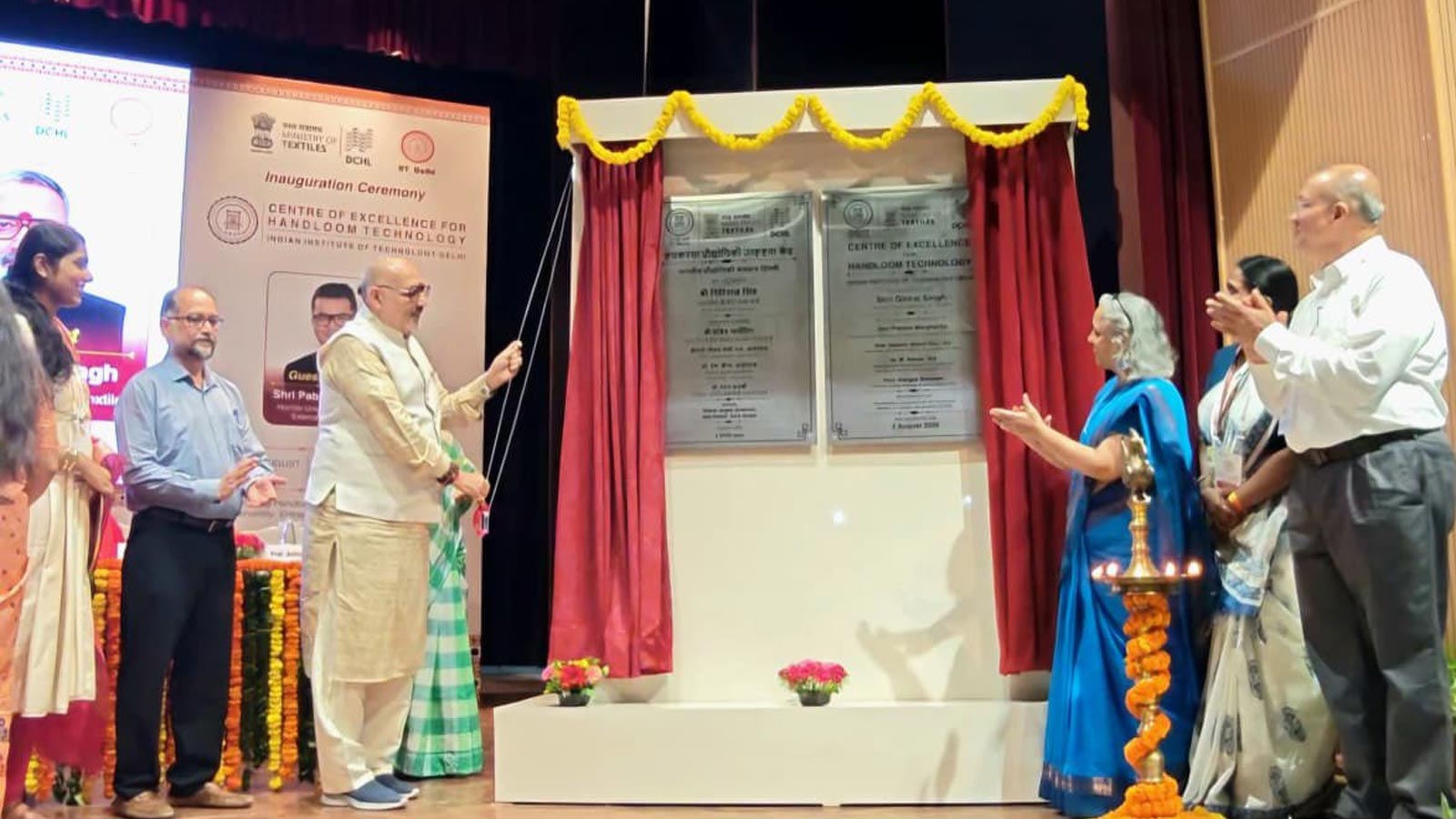 Giriraj Singh inaugurates Centre of Excellence for Handloom Technology at IIT Delhi